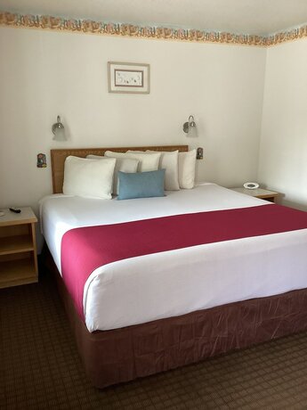 Imagen de la habitación del Hotel Ocean Breeze Motel. Foto 13