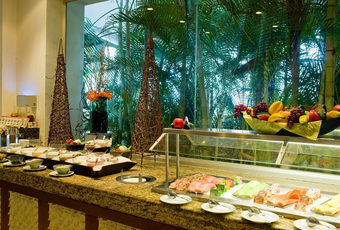Imagen del bar/restaurante del Hotel Ocean Breeze Nuevo Vallarta. Foto 2
