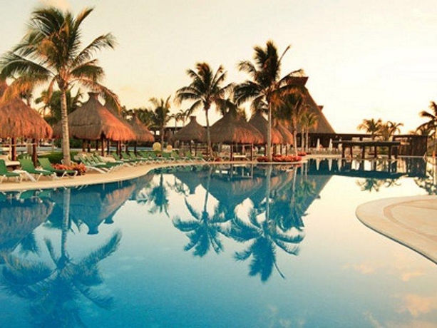 Imagen general del Hotel Ocean Breeze, Playa Punta Maroma. Foto 7