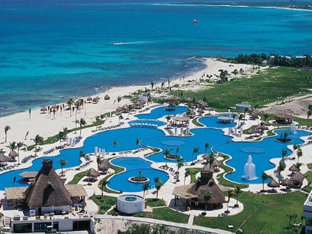Imagen general del Hotel Ocean Breeze, Playa Punta Maroma. Foto 9