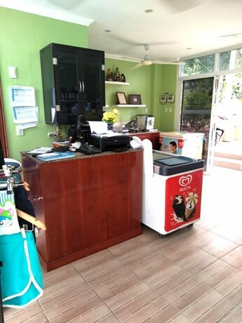 Imagen de los interiores del Hotel Ocean Breeze Resort. Foto 34