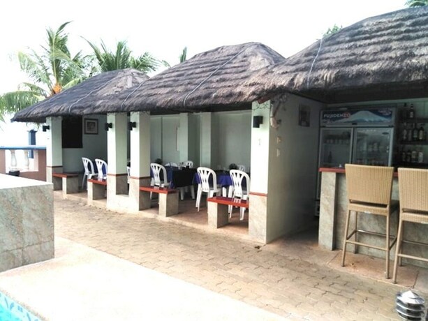 Imagen de la piscina del Hotel Ocean Breeze Resort. Foto 38