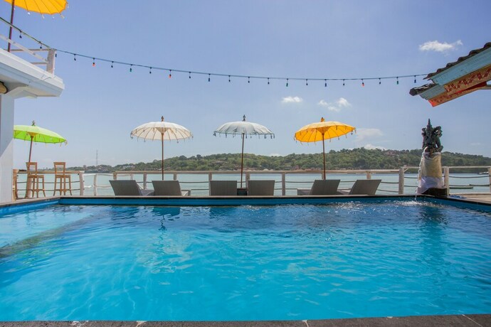 Imagen de la piscina del Hotel Ocean Brothers. Foto 34