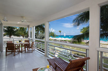 Imagen de la habitación del Hotel Ocean Club Resort. Foto 6