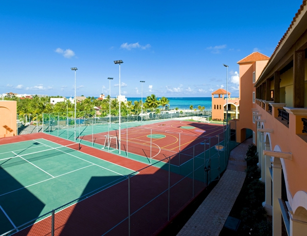 Imagen de los exteriores del Hotel Ocean Coral Riviera Cancun All Inclusive. Foto 11