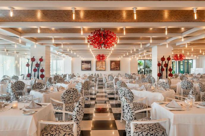 Imagen del bar/restaurante del Hotel Ocean Coral Riviera Cancun All Inclusive. Foto 7
