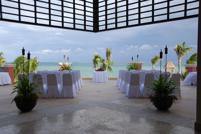 Imagen de los exteriores del Hotel Ocean Coral Riviera Cancun All Inclusive. Foto 13