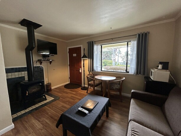 Imagen de la habitación del Hotel Ocean Cove Lodge. Foto 9