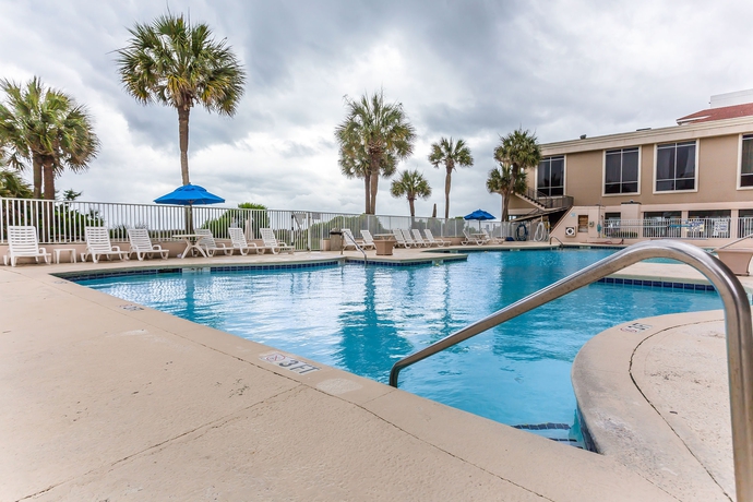 Imagen de la piscina del Hotel Ocean Crest Inn and Suites. Foto 15