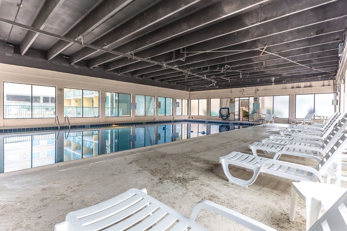 Imagen de la piscina del Hotel Ocean Crest Inn and Suites. Foto 16