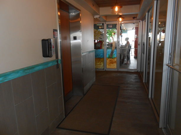 Imagen del bar/restaurante del Hotel Ocean East Resort Club. Foto 3