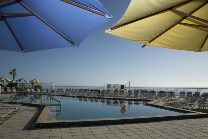 Imagen de la piscina del Hotel Ocean East Resort Club. Foto 14