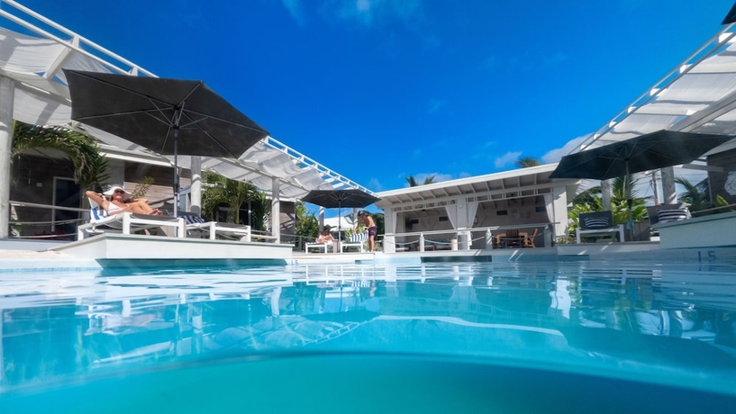 Imagen de la piscina del Hotel Ocean Escape ResortandSpa. Foto 17