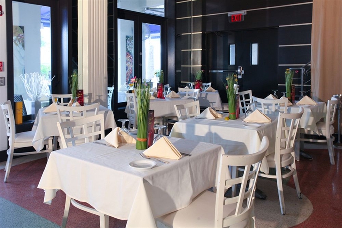 Imagen del bar/restaurante del Hotel Ocean Five. Foto 3