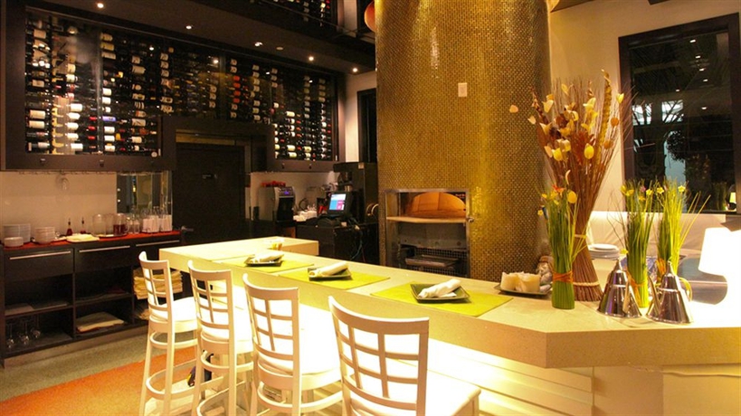 Imagen del bar/restaurante del Hotel Ocean Five. Foto 4