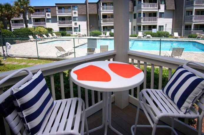 Imagen de los interiores del Hotel Ocean Forest Villas by Elliott Beach Rentals. Foto 12