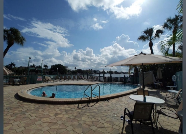 Imagen de la piscina del Hotel Ocean Front Beach in Clearwater 2BB 2BA. Foto 16