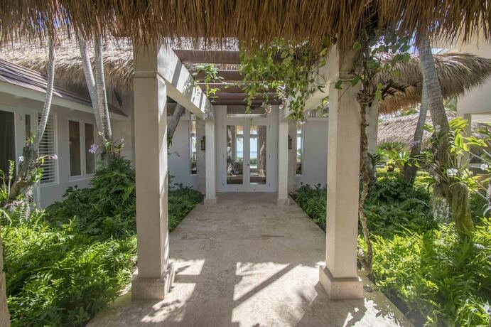 Imagen general del Hotel Ocean Front Luxury Villa in Golf and Beach Resort. Foto 7