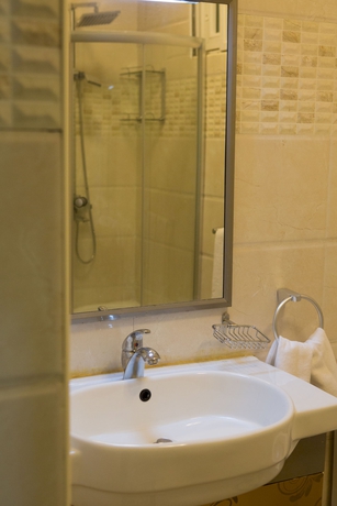 Imagen de la habitación del Hotel Ocean Front Suites. Foto 3