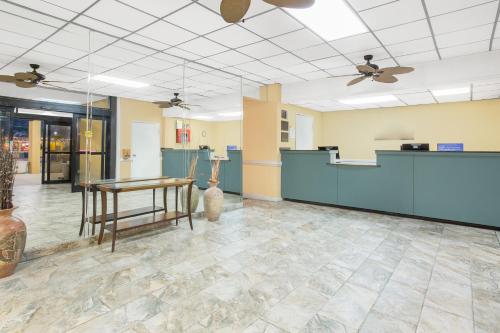 Imagen general del Hotel Ocean Holiday, Virginia Beach. Foto 3