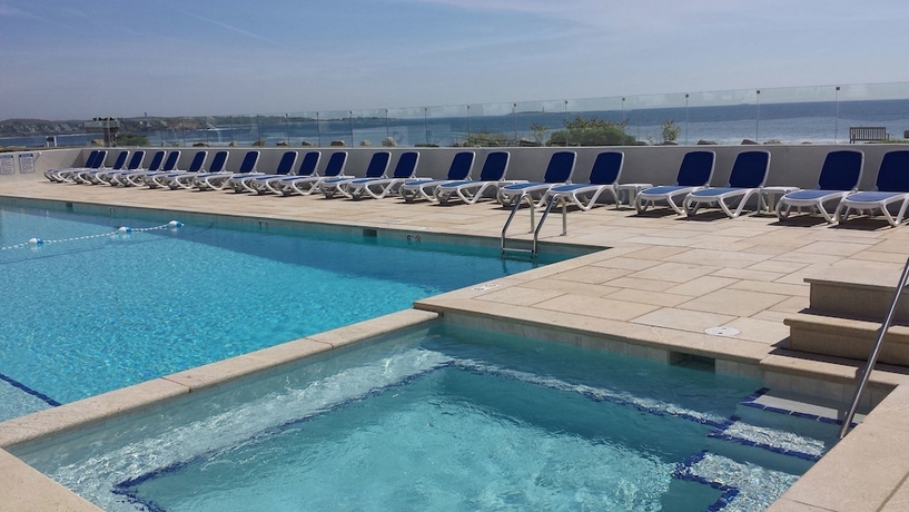 Imagen de la piscina del Hotel Ocean House At Bass Rocks. Foto 19