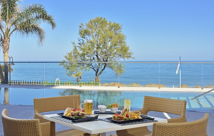 Imagen de la piscina del Hotel Ocean House Costa del Sol by Grupotel. Foto 14
