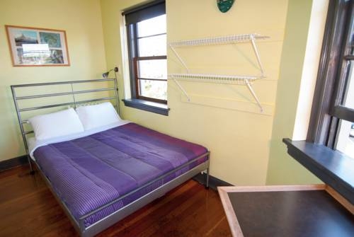 Imagen general del Hotel Ocean Island Inn Backpackers Suites - Hostel. Foto 2