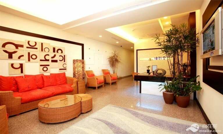 Imagen de los interiores del Hotel Ocean Kt Inn. Foto 39