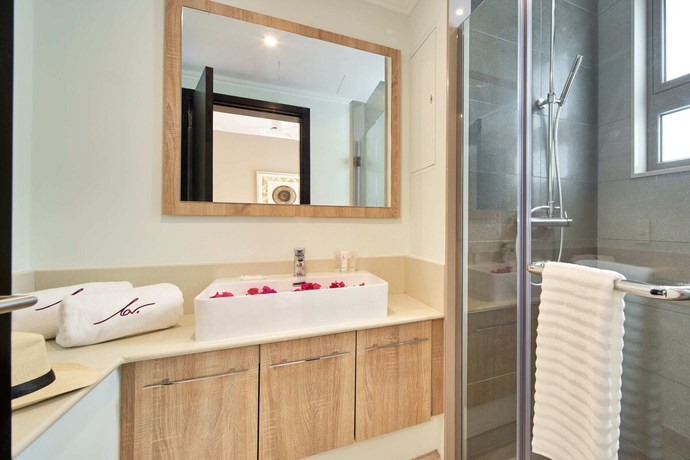 Imagen general del Hotel Ocean Legends Beachfront Suites. Foto 1