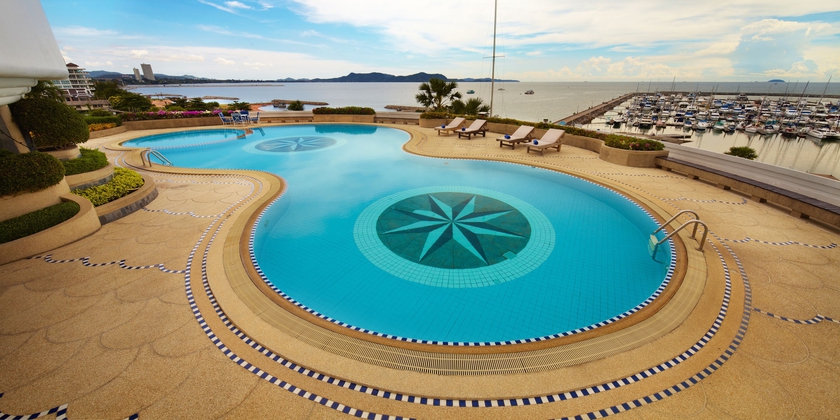 Imagen de la piscina del Hotel Ocean Marina Resort Pattaya Jomtien. Foto 16