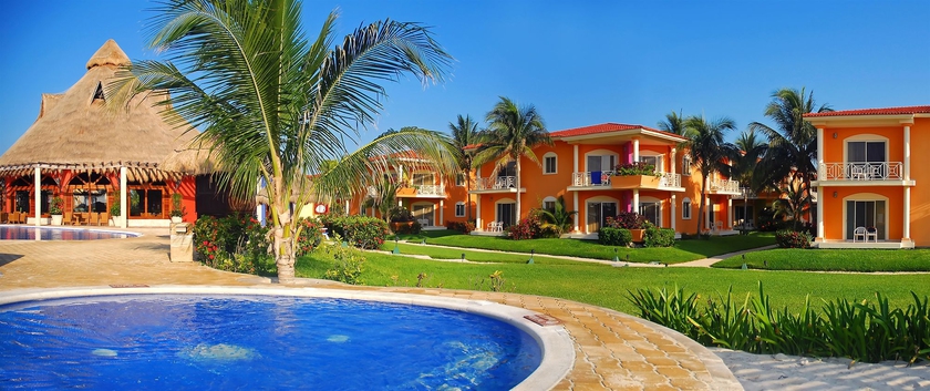 Imagen de la piscina del Hotel Ocean Maya Royale All Inclusive Adults Only. Foto 16