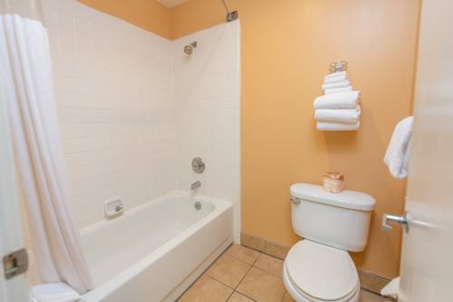 Imagen de la habitación del Hotel Ocean Pacific Lodge. Foto 2