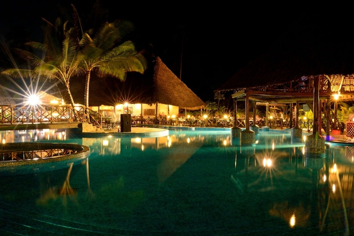 Imagen de la piscina del Hotel Ocean Paradise Resort and Spa Zanzibar. Foto 15
