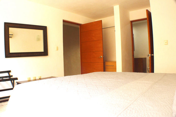 Imagen de la habitación del Hotel Ocean Plaza Condos. Foto 1