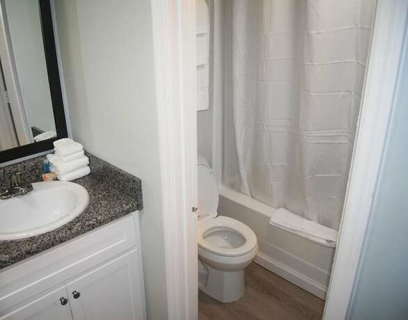 Imagen general del Hotel Ocean Plaza Motel. Foto 4