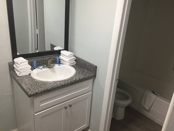 Imagen de la habitación del Hotel Ocean Plaza Motel. Foto 13