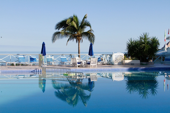 Imagen de la piscina del Hotel Ocean Point Resort and Spa - Adults Only. Foto 16