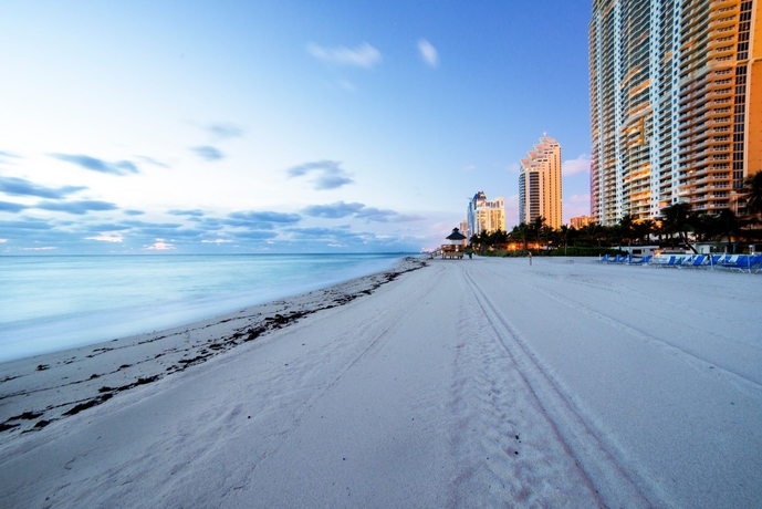 Imagen de los exteriores del Hotel Ocean Reef Suites. Foto 7