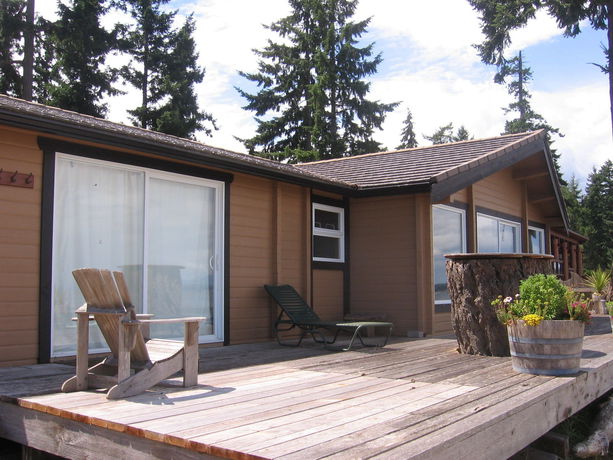 Imagen de la piscina del Hotel Ocean Resort, Campbell River. Foto 16
