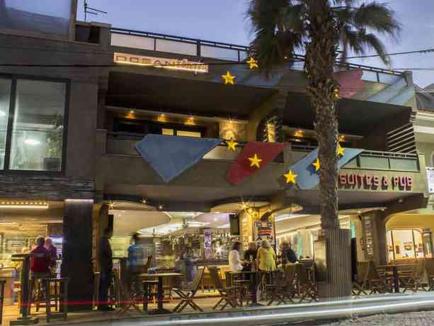 Imagen del bar/restaurante del Hotel Ocean Suites. Foto 2