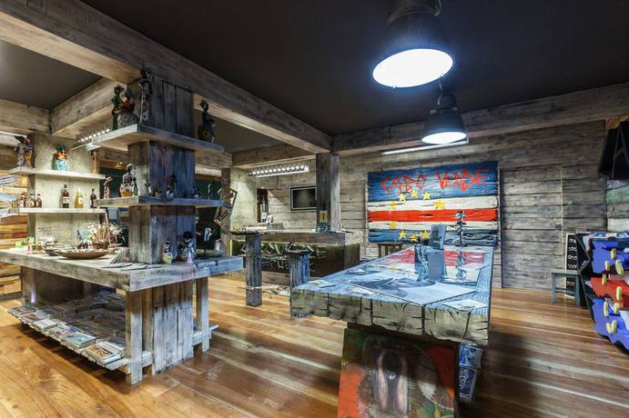 Imagen de los interiores del Hotel Ocean Suites. Foto 6