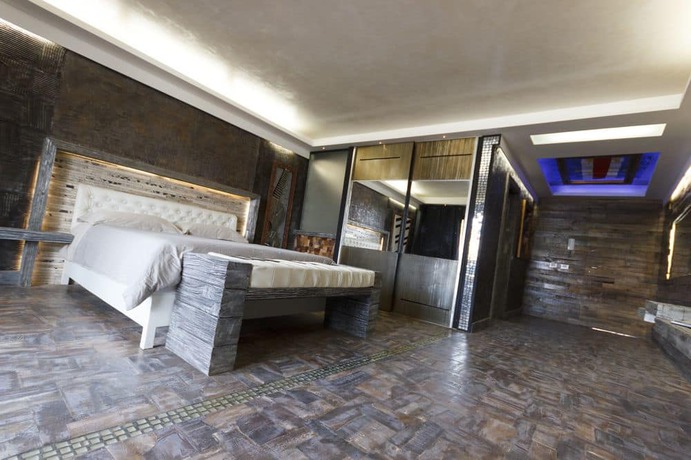 Imagen de la habitación del Hotel Ocean Suites. Foto 5