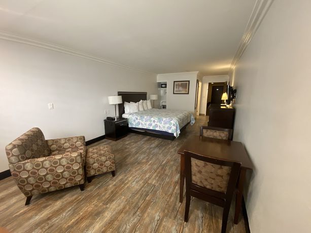 Imagen de la habitación del Hotel Ocean Surf Inn and Suites. Foto 2