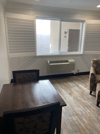 Imagen de la habitación del Hotel Ocean Surf Inn and Suites. Foto 9
