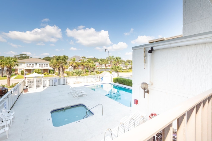 Imagen de la piscina del Hotel Ocean Towers by Capital Vacations. Foto 19