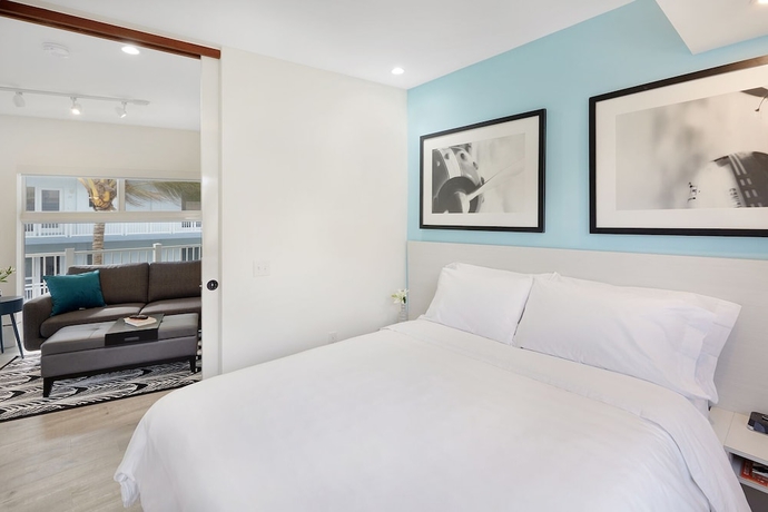 Imagen de la habitación del Hotel Ocean Treasure Beachside Suites. Foto 3