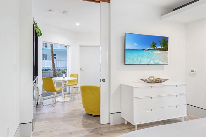 Imagen de la habitación del Hotel Ocean Treasure Beachside Suites. Foto 14