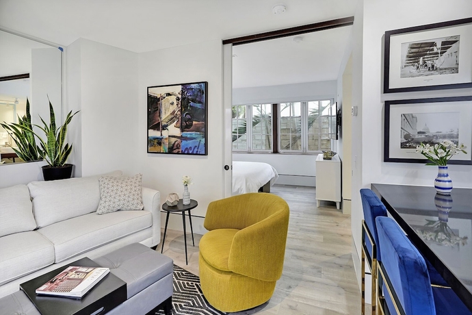 Imagen de la habitación del Hotel Ocean Treasure Beachside Suites. Foto 19