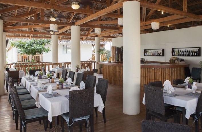 Imagen del bar/restaurante del Hotel Ocean Vida Beach and Dive Resort. Foto 5