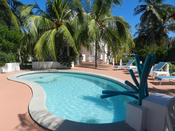 Imagen de la piscina del Hotel Ocean View Sai. Foto 15
